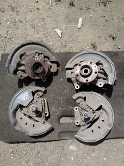 Передние ступицы Renault Fluence 2010 года