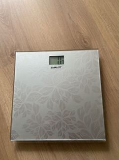 Весы напольные электронные Scarlett