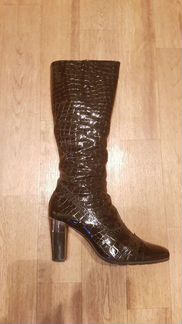 Сапоги женские осенние лаковые 41 размера чёрные