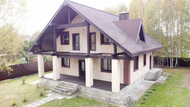 Коттедж 195 м² на участке 12 сот.