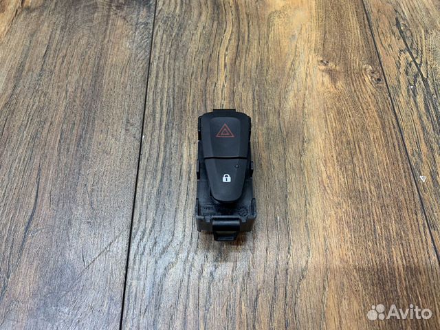 Renault Logan 2 Кнопка аварийной сигнализации