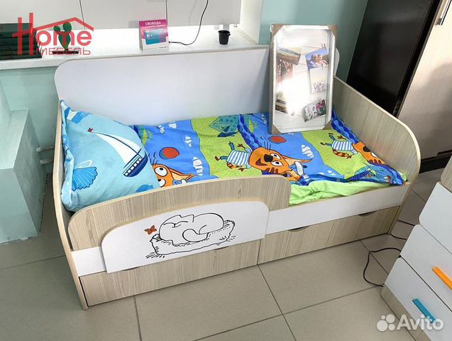 Детская кровать с защитным бортиком