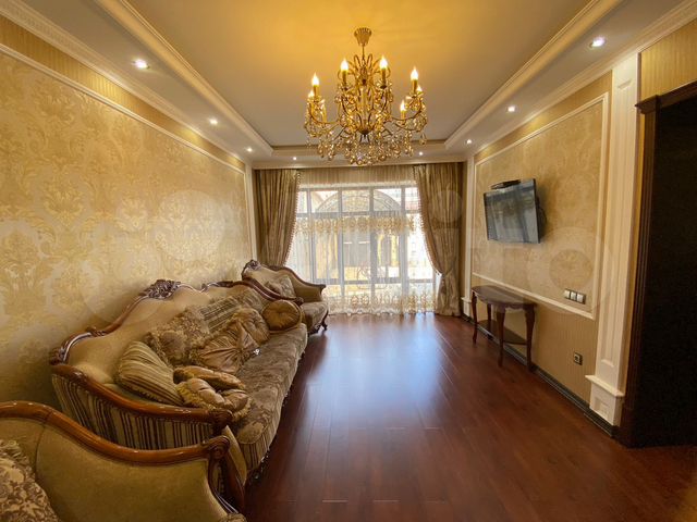 Дом 360 м² на участке 4 сот.