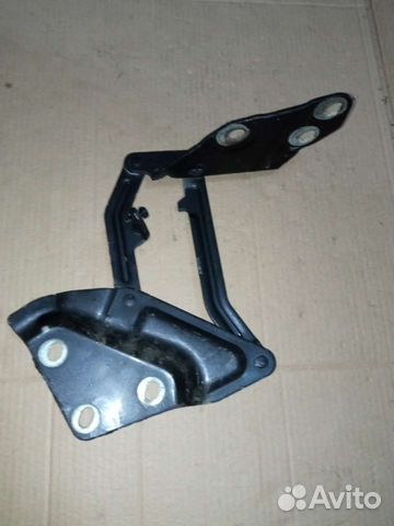 Volkswagen Touareg 2014 петля капота