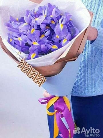 Букеты с Ирисами Альстромерией Гвоздикой