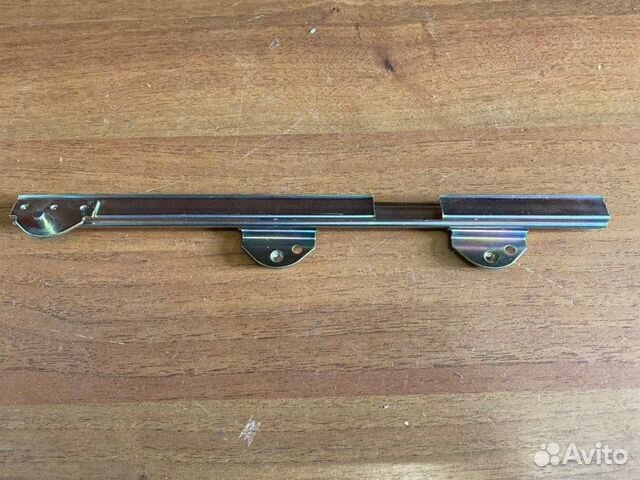 Планка крепежная стекла правая Mercedes-Benz