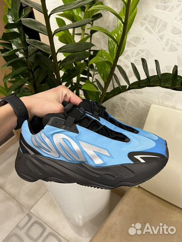 Adidas yeezy boost 700 mnvn