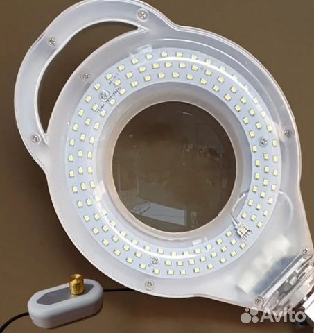 Белая лампа лупа светодиодная настольная