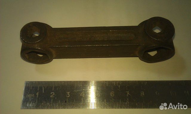 Ключ гаечный универсальный 8 в 1