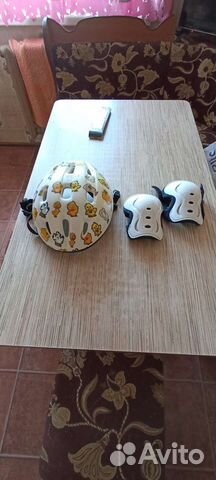 Защитный шлем и наколенники