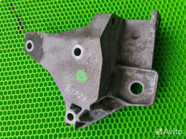 Кронштейн опора двс на Volvo Фрилендер 3,2л