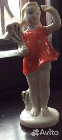 Фарфоровая статуэтка девочка с цветами лфз