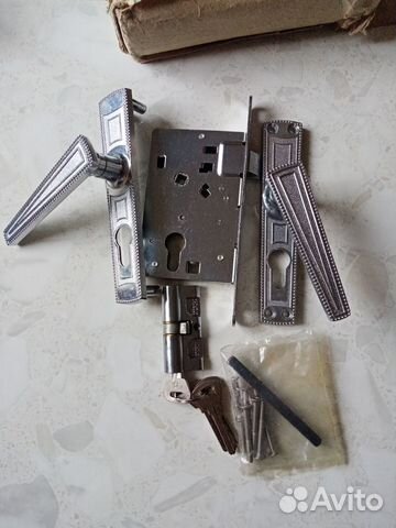 Замок врезной с ручками