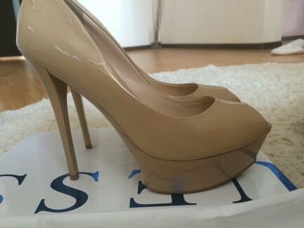 Лаковые туфли Guess