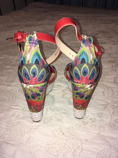 Босоножки на танкетке Dolce Vita