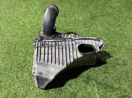 Корпус воздушного фильтра правый Porsche Cayenne S