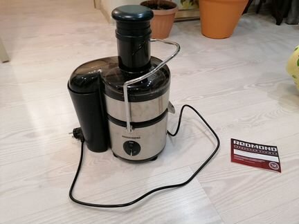 Соковыжималка Redmond RJ-M901