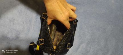 Абсолютно новая черная маленькая сумка