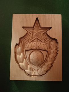 Эмблема футбольных клубов из дерева