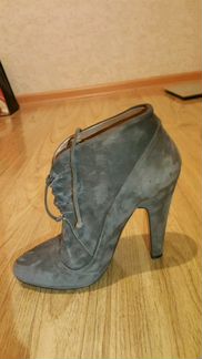 Серые замшевые ботильоны Alaia, оригинал