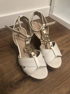 Босоножки guess