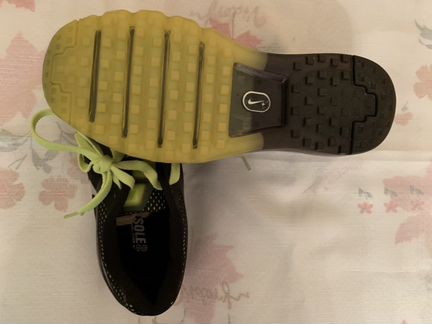 Кроссовки Nike оригинальные-новые р.42,5 43