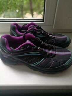 Кроссовки женские