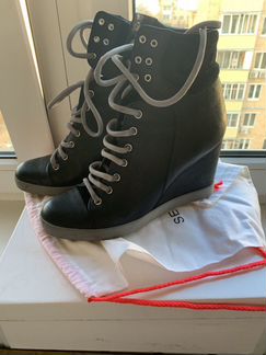 Ботильоны на танкетке