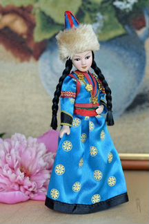 Кукла в бурятском женском костюме