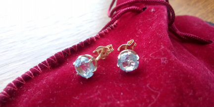 Золотые серьги с топазами