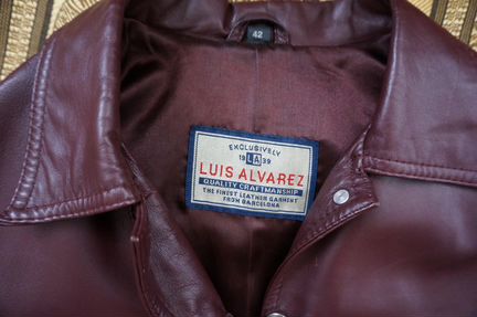 Кожаная куртка бордовая