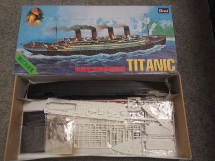 Модель корабля Титаник с мотором