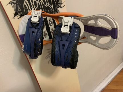 Сноуборд с креплениями и ботинками