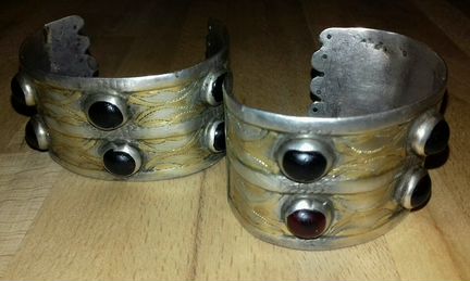 Пара антикварных туркменских браслетов