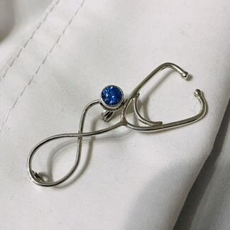 Брошь стетоскоп