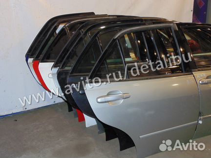 Дверь правая Lexus IS200 Toyota Altezza