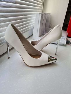 Туфли белые на высоком каблуке