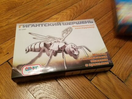 Металлический конструктор гигантский шершень