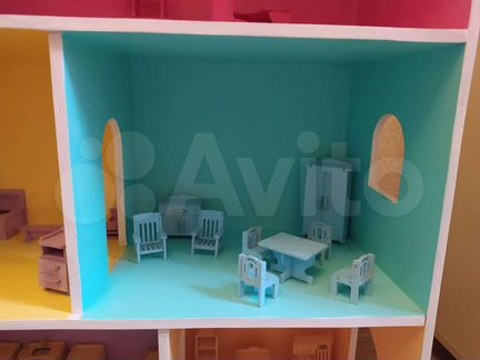 Кукольный домик с мебелью