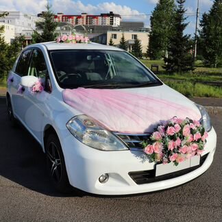 Украшение на машину розовое