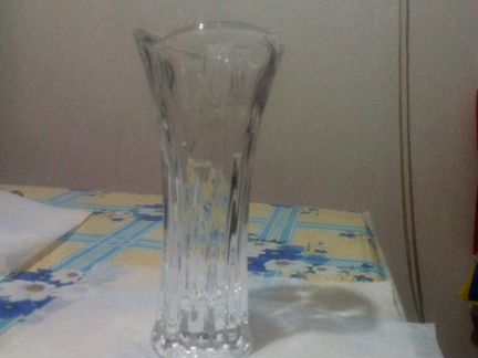 Стеклянная ваза