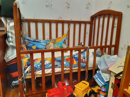 Кроватка с маятником и матрасом. 0+