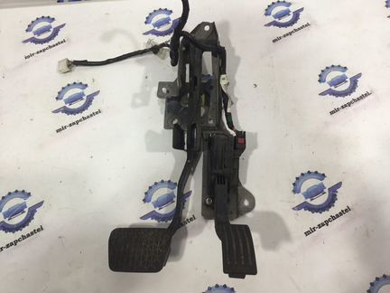 Педальный узел. Автомат Mazda 3 BL Ford Focus 2