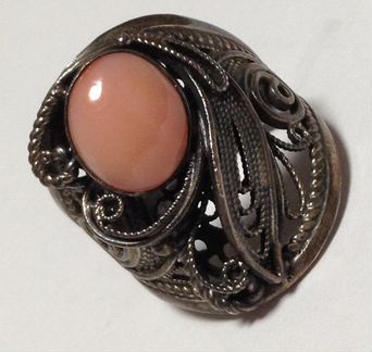 Серебряное кольцо с кораллом
