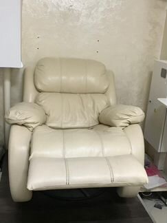Кожанное кресло