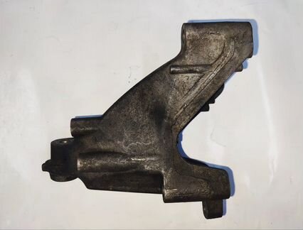 Кронштейн двигателя левый Volkswagen Crafter