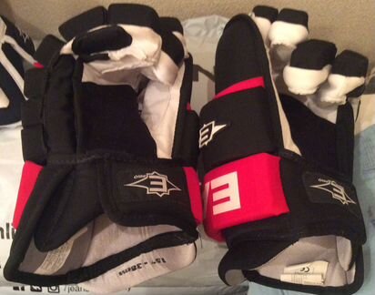 Хоккейные перчатки 14