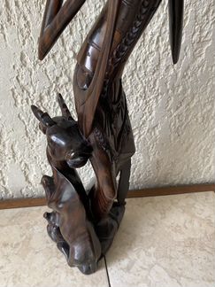 Деревянная статуэтка женщина с оленёнком