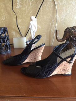 Босоножки на пробковой танкетке Zara