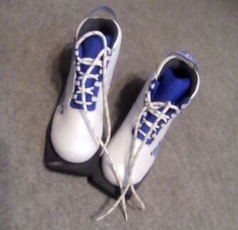 Лыжные ботинки 